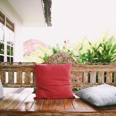 Отель Swan House Canggu Экстерьер фото